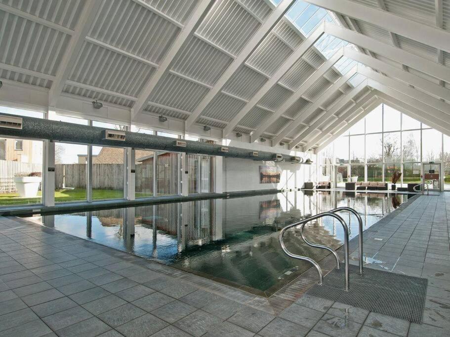 Cotswolds Lake Side Home With Luxury Spa Swallows Nest,Lower Mill Estate, Lakeside Home And Spa With A Harry Potter Cupboard Under The Stairs Somerford Keynes Exteriör bild